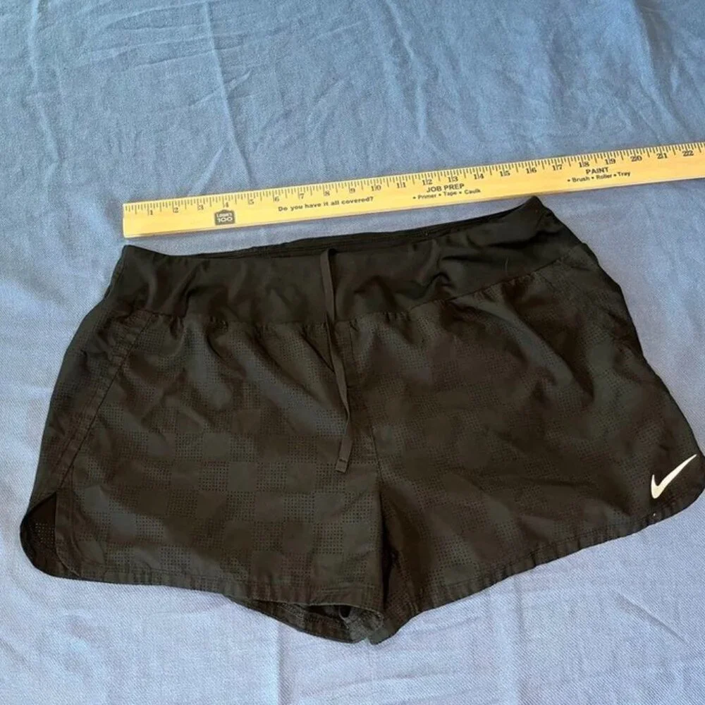 Nike Dri-Fit Athletic Shorts Size: XL Condition: Preloved – Excellent condition